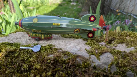 Zeppelin en métal — Réédition Payá